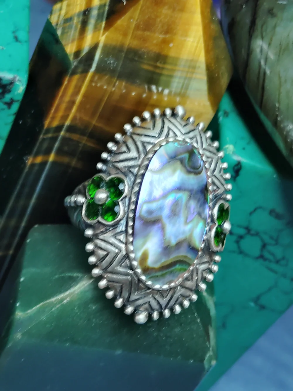 ABALONE & CHROME DIOPSIDE, ORNATE SOLID STERLING, STATEMENT RING.  Sz-9